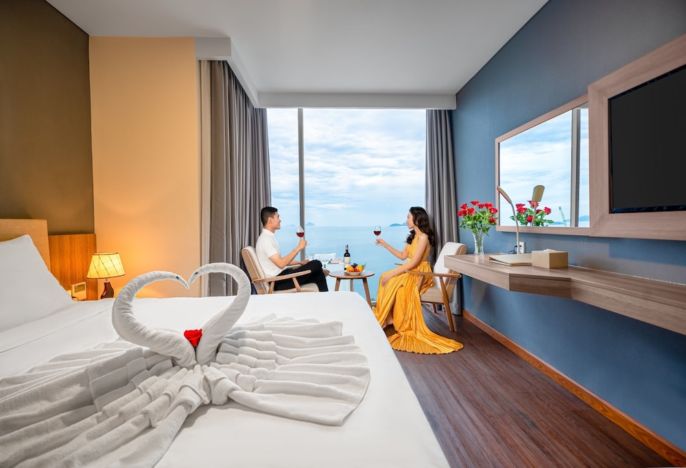 SENIOR, DOUBLE OR TWIN BED, OCEAN VIEW