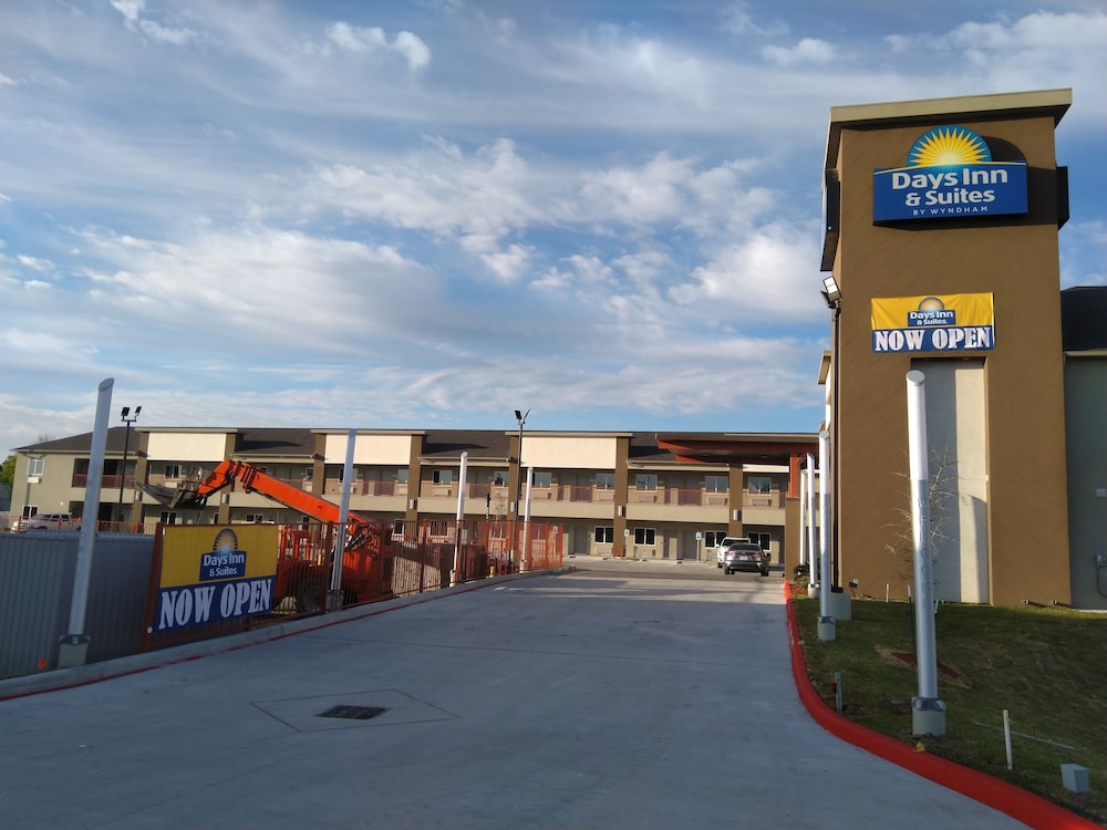 Days Inn & Suites By Wyndham Downtown/University Of Houston 46/60