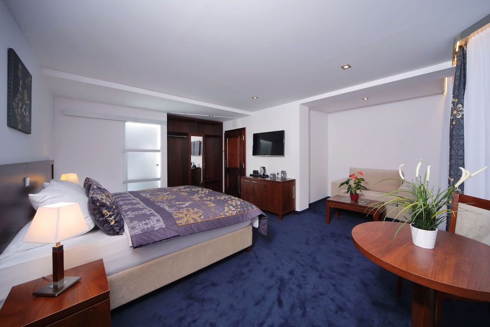 Hotel Central 1920 11/25