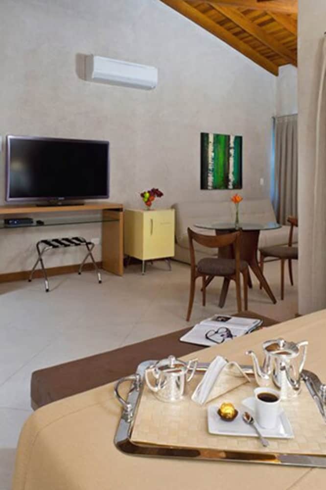 Abayomi Hotel 35/48