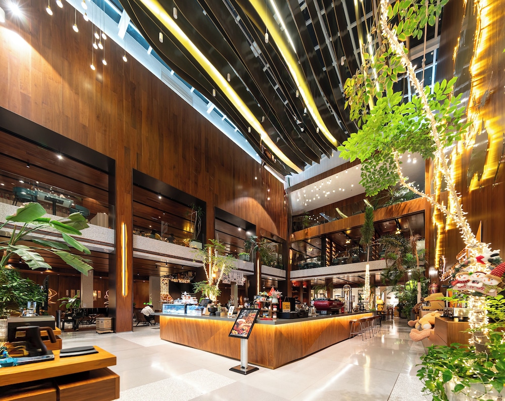 Huidong Business Hotel 7/50