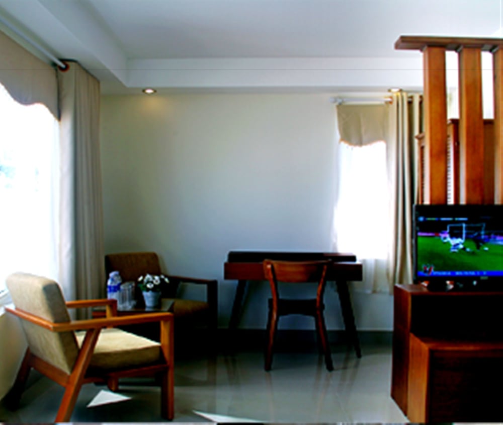Paradise Hotel 16/28