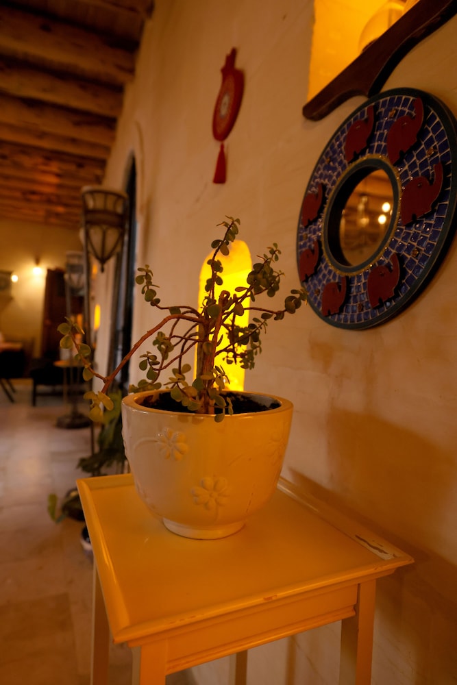 Astarte Hotel 10/50