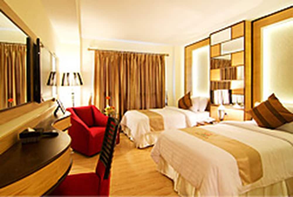DELUXE, DOUBLE OR TWIN BED