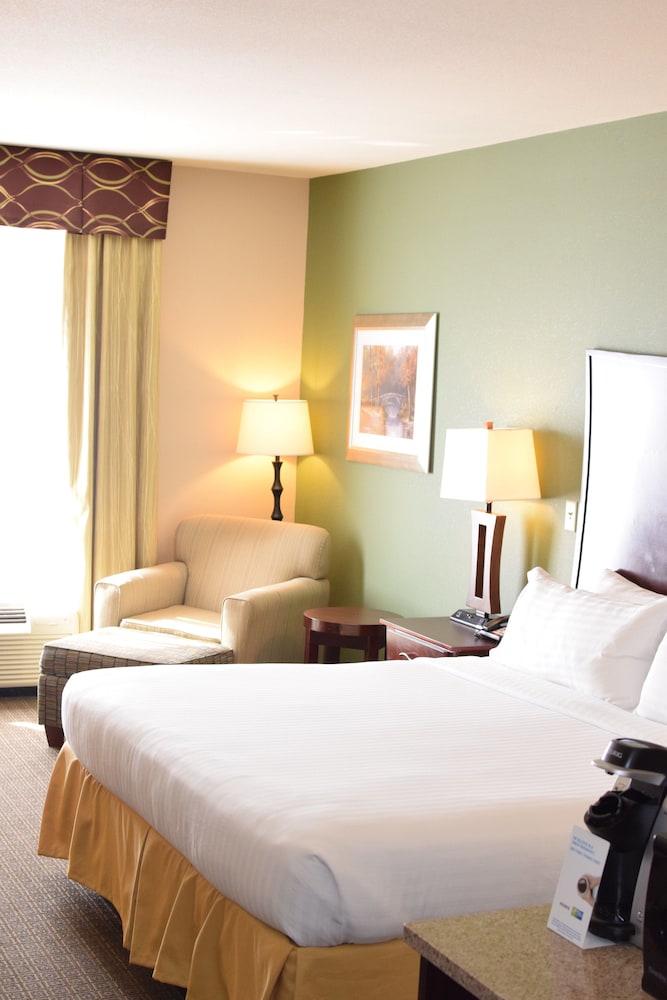 Holiday Inn Express Hotel And Suites Pratt 16/55