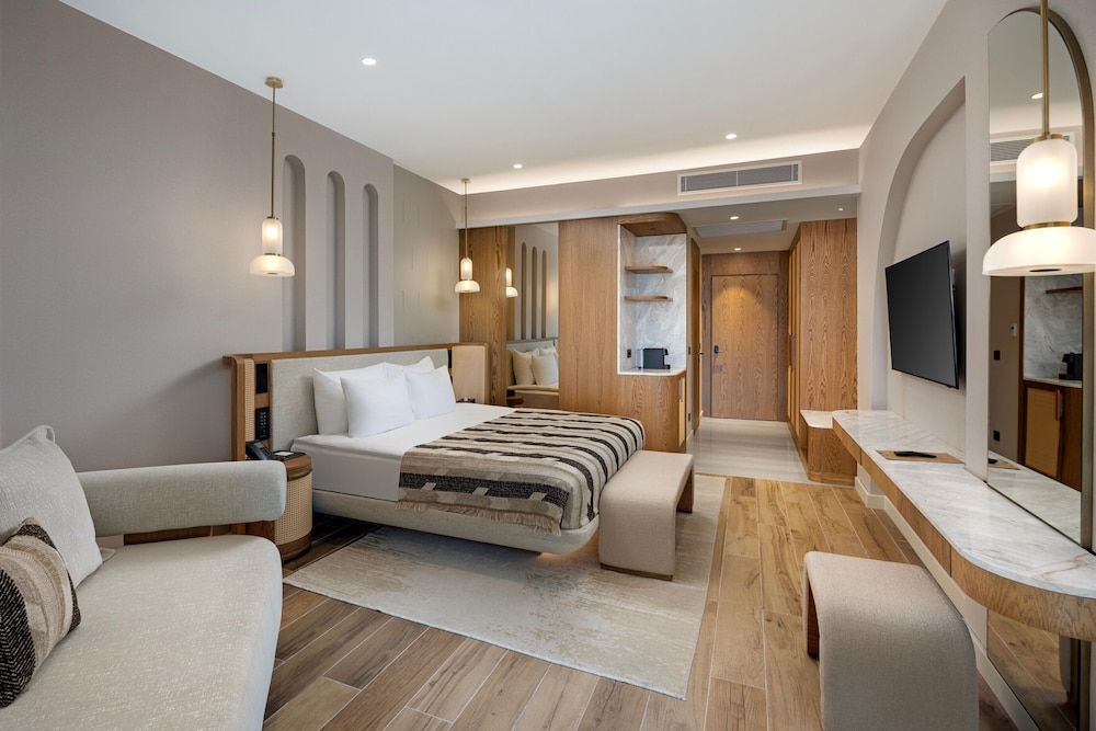 Superior, 1 Double and 1 Single Bed, Lateral Side Sea View، Liberty Signa 2/4