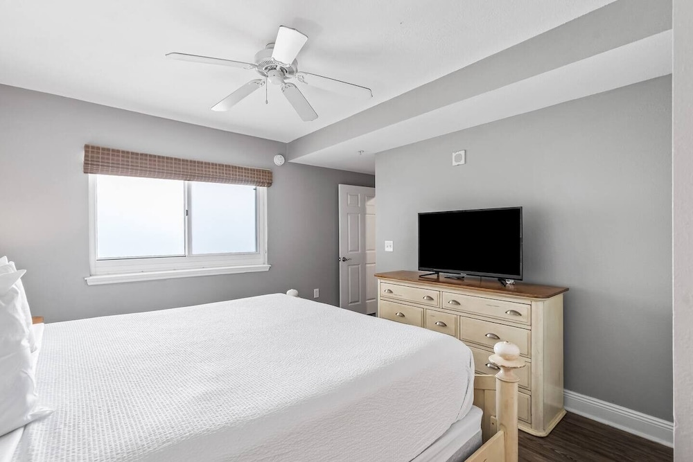 236 Emerald Beach Resort 31/80