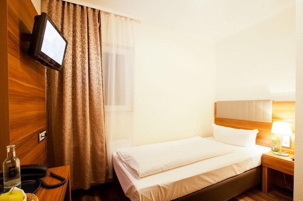 Hotel Arena Messe Frankfurt 12/21