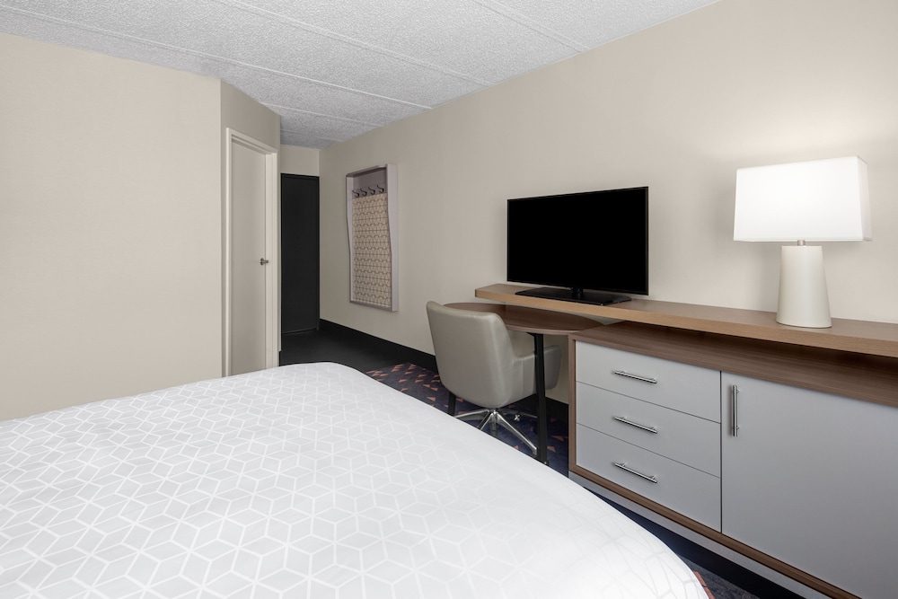 Holiday Inn Hasbrouck Heights Hotel 10/40
