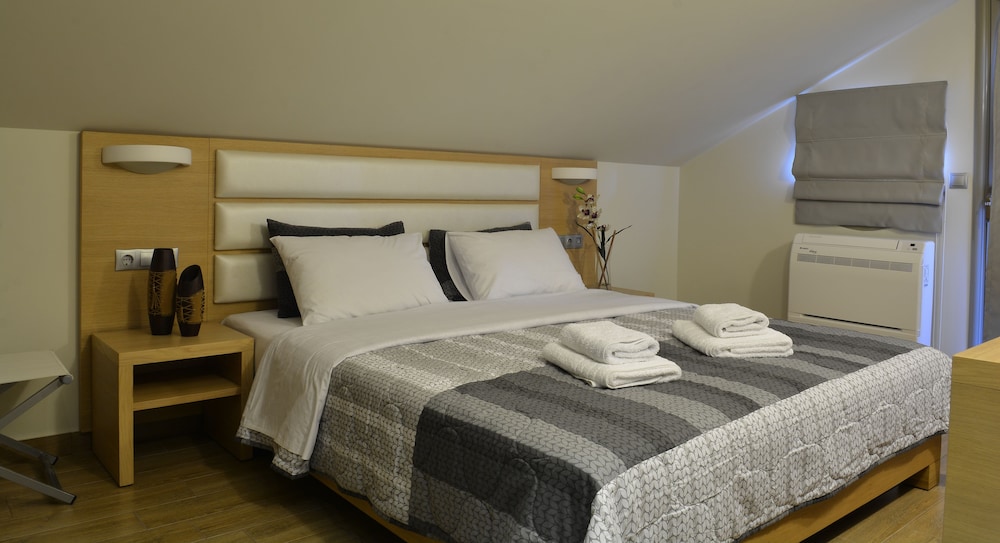 Epavlis Hotel 18/50