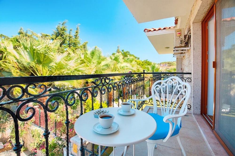 Alacati Private Hotel - Adults Only 12/17