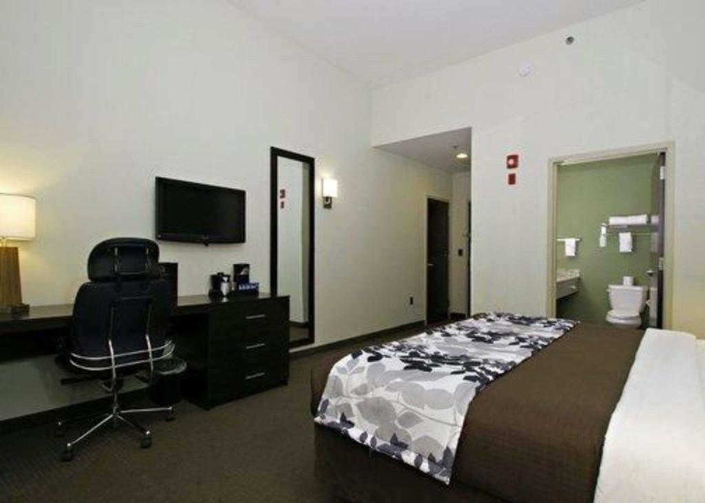Sleep Inn & Suites Downtown Inner Harbor 28/30