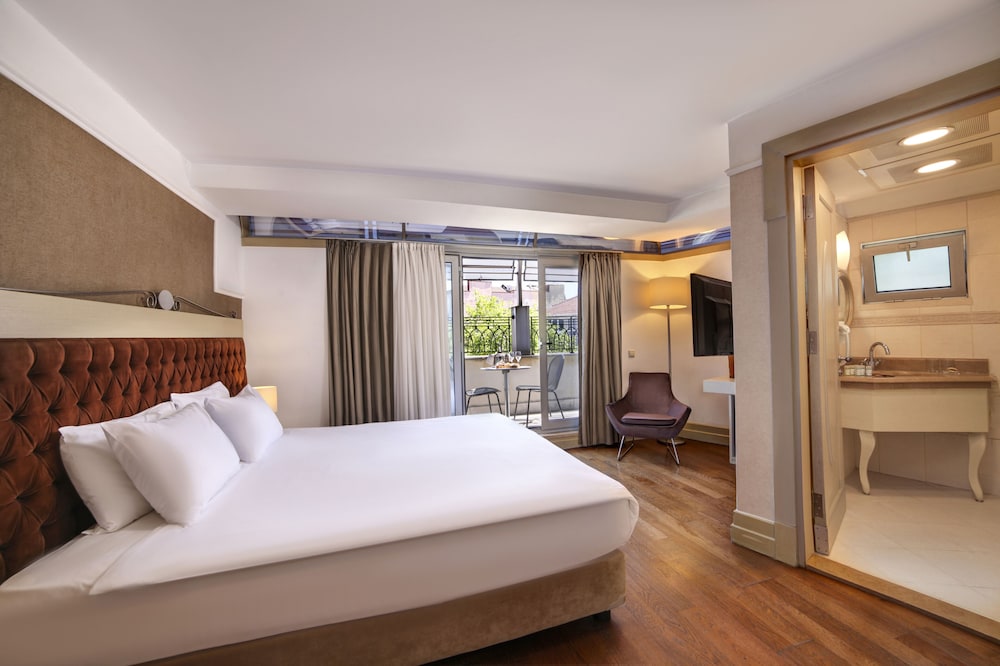 ROOM, DOUBLE BED, BALCONY
