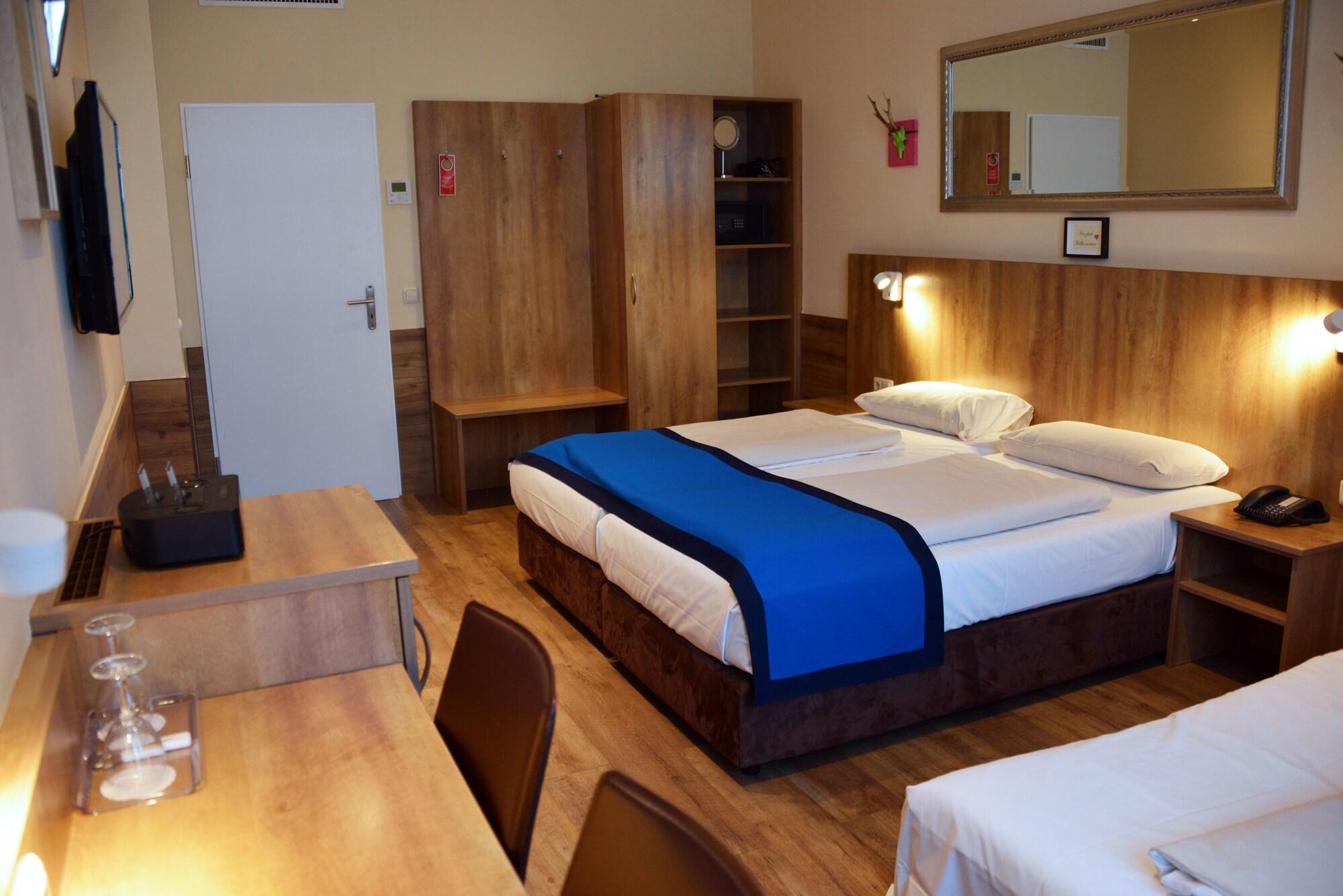 غرفة قياسية ثلاثية، Arthotel Munich 6/10