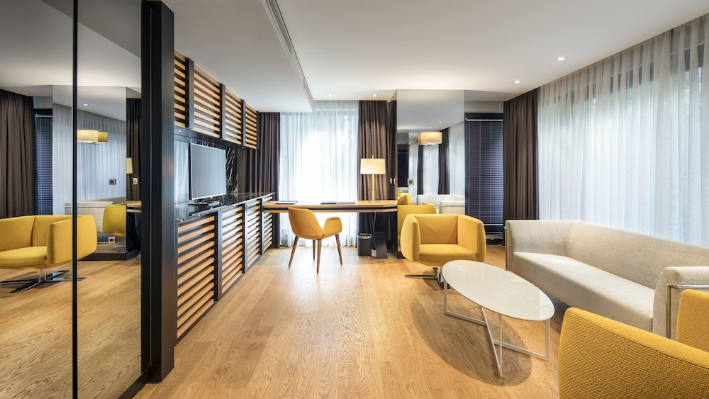 METROPOLITAN HOTELS BOSPHORUS 42/75