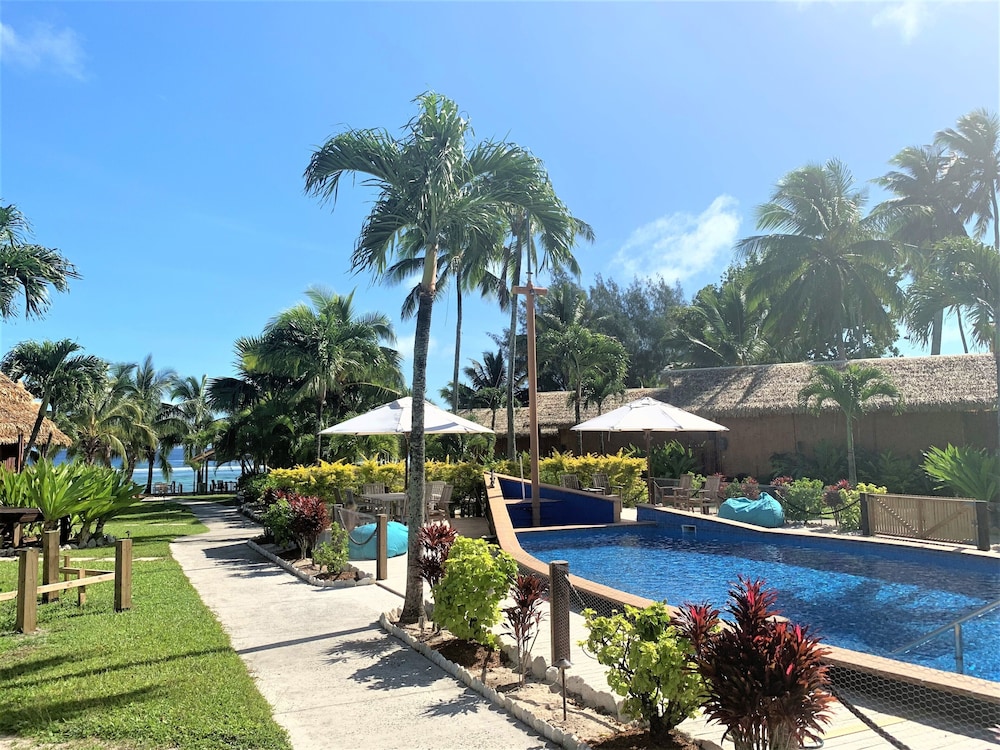 MAGIC REEF BUNGALOWS 10/66
