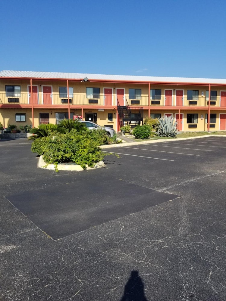 Americas Best Value Inn San Marcos 6/50