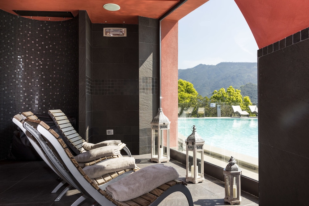 swimming pool spa