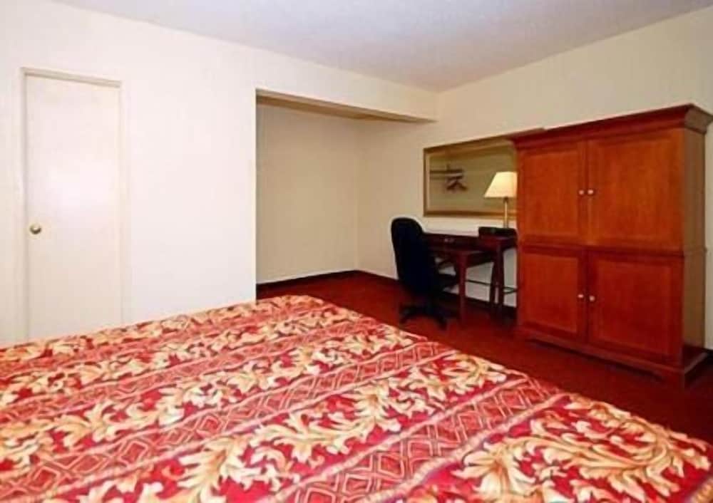 Super 8 by Wyndham Monticello NY 13/45