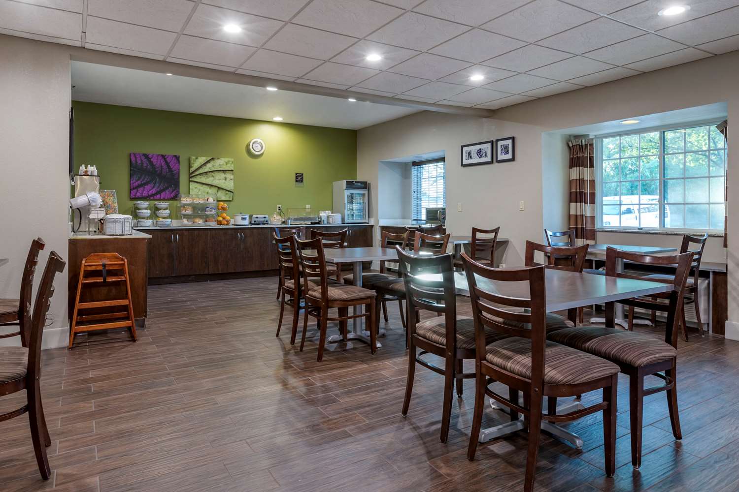 Sleep Inn and Suites Kalamazoo, MI 27/36