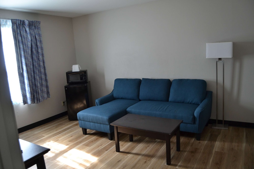 Days Inn & Suites by Wyndham Sikeston 31/51