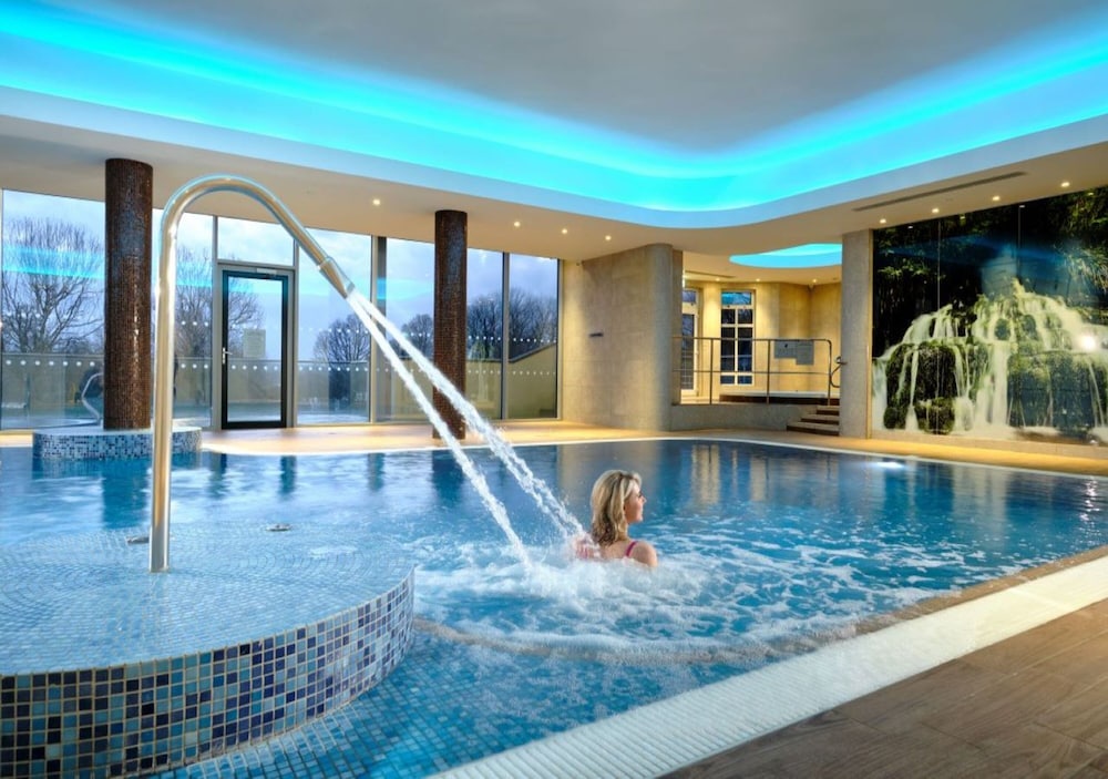 MANOR HOUSE COUNTRY HOTEL 29/56