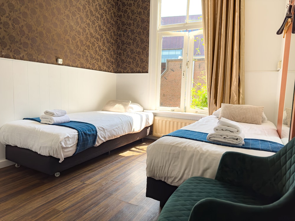 ECONOMY, TWIN BEDS