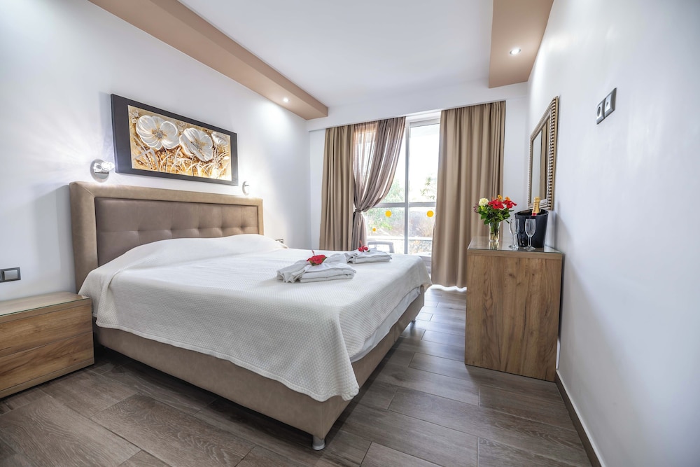 Sunshine Hotel Lardos 33/86