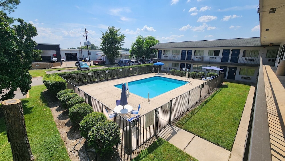 Motel6 Conroe, TX 52/63