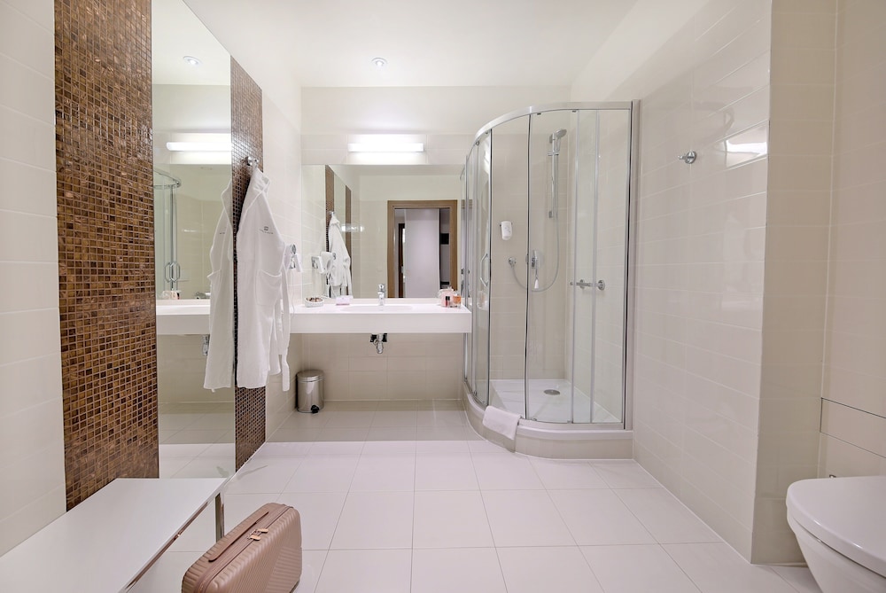 Hotel Rzeszaw 9/40