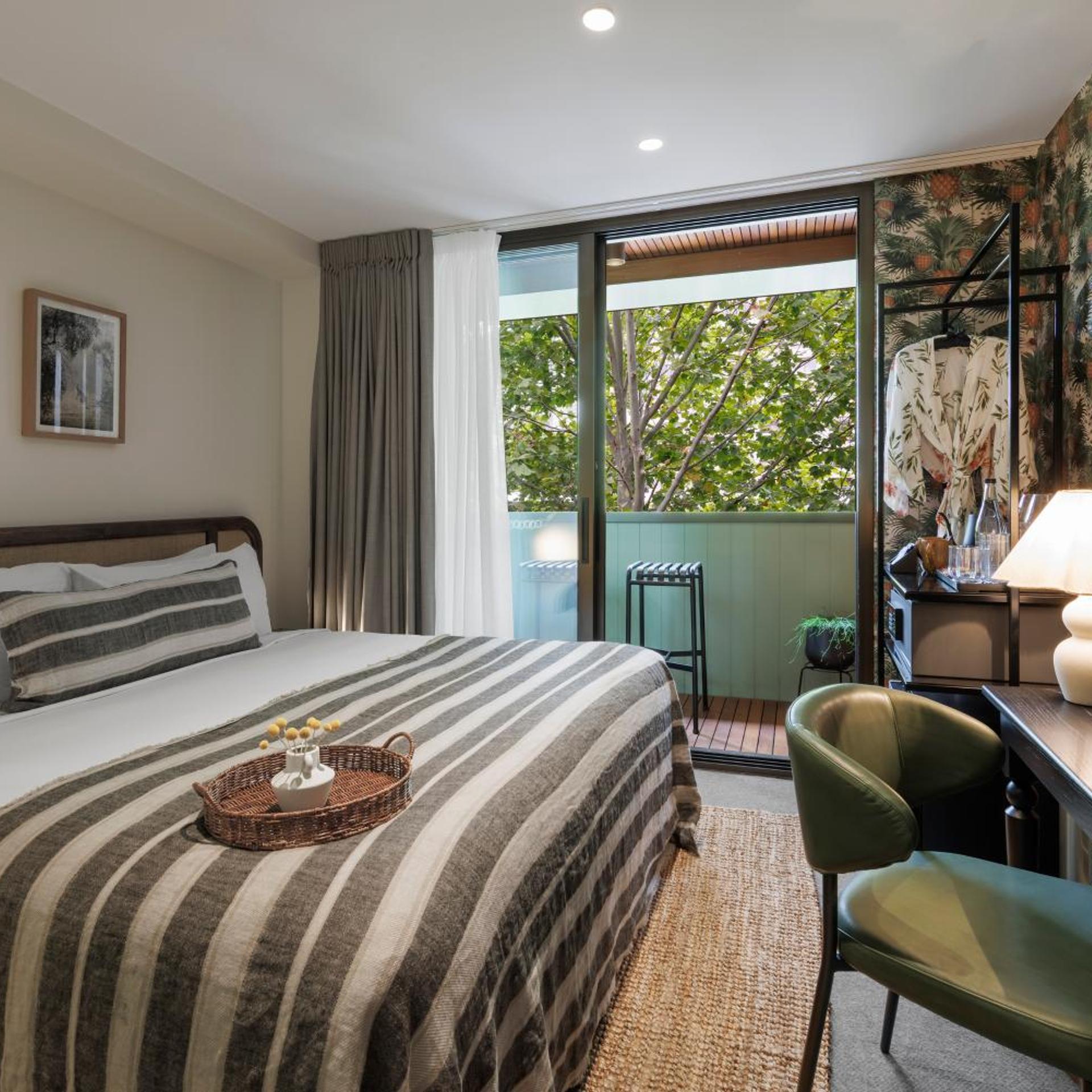 Oxford, King Bed