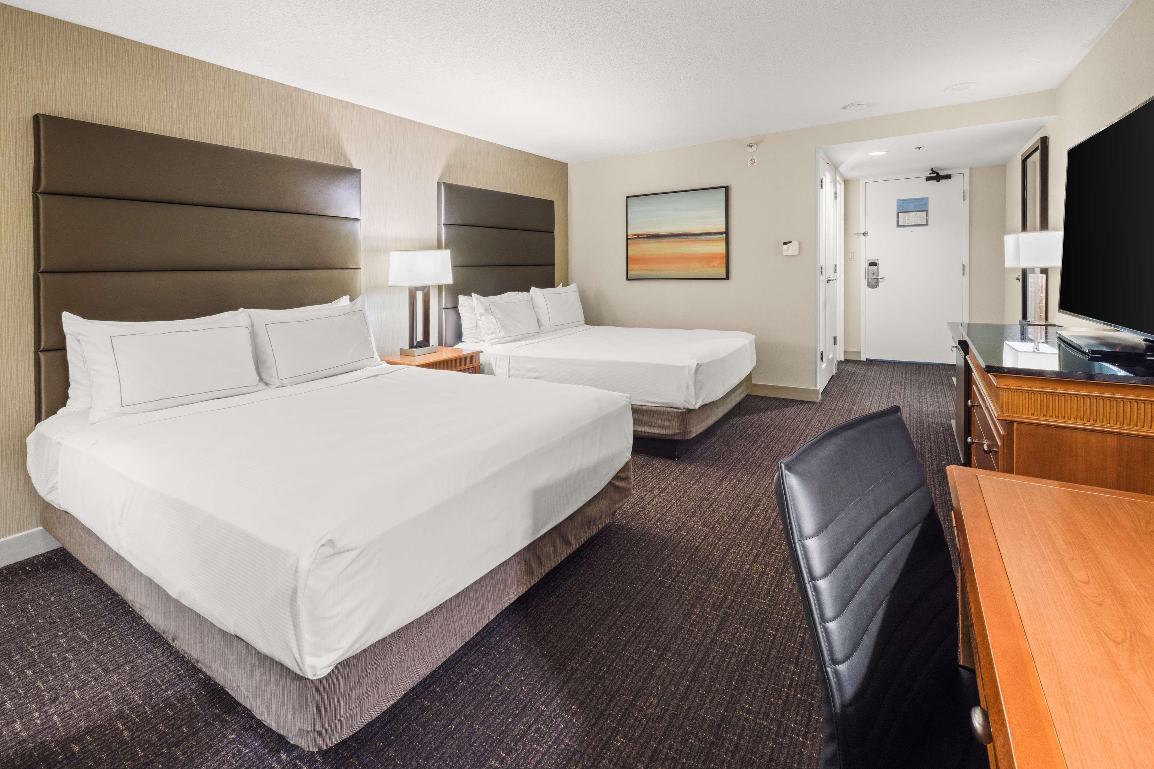 JUNIOR SUITE, 2 QUEEN BEDS, ACCESSIBLE