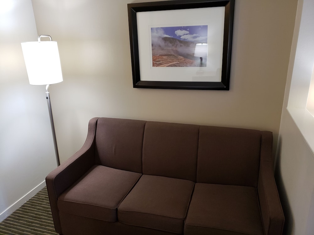 Ramada by Wyndham Bakersfield North 27/44
