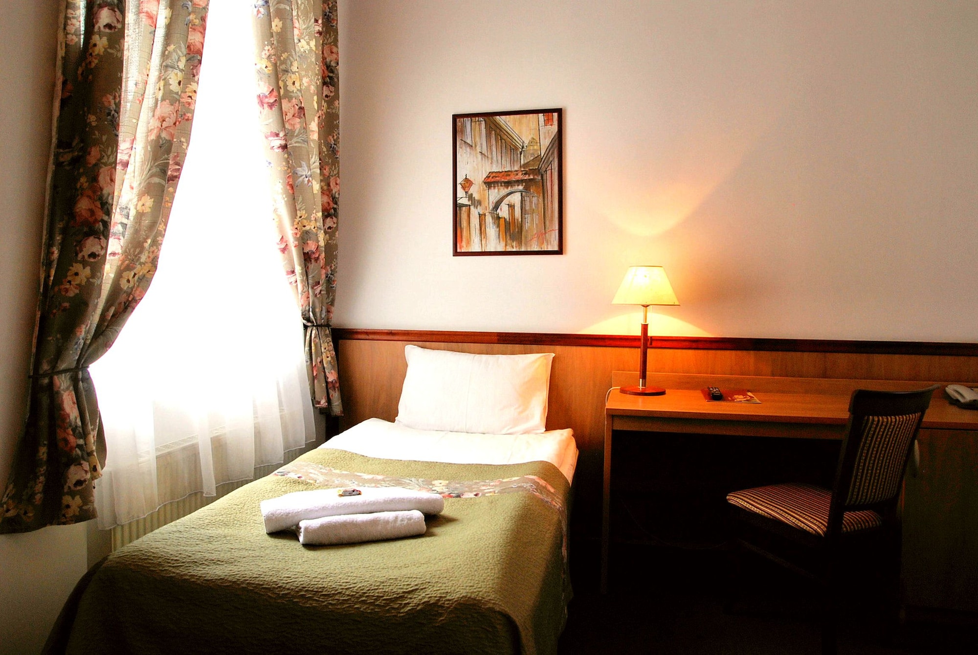 ROOM, SINGLE, SINGLE BED