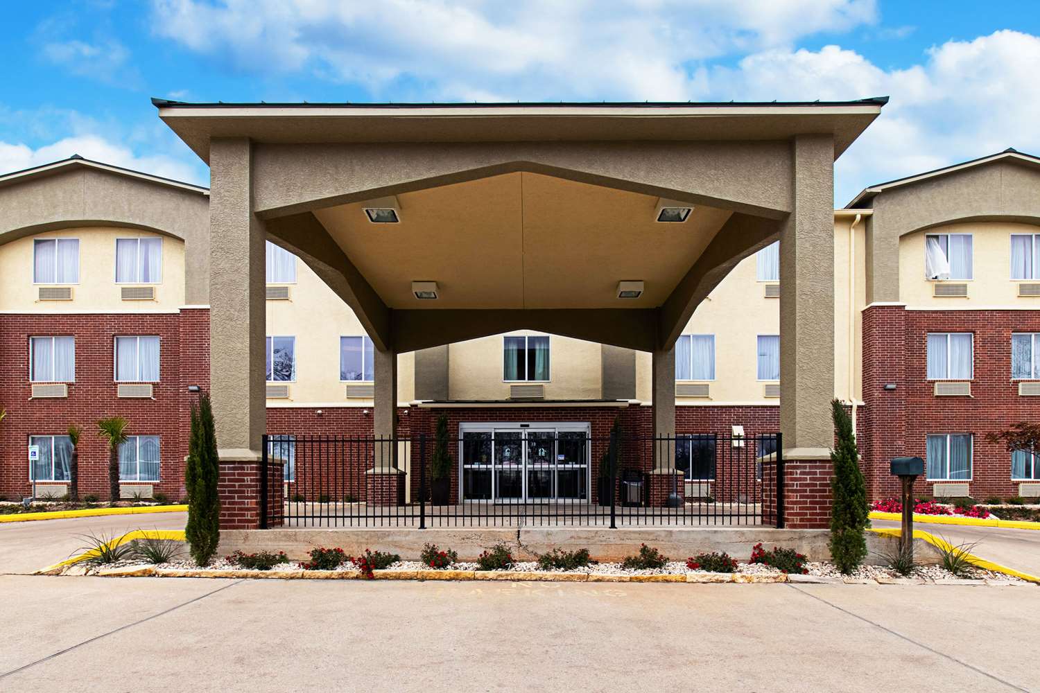 Comfort Inn & Suites Fredericksburg TX 29/30