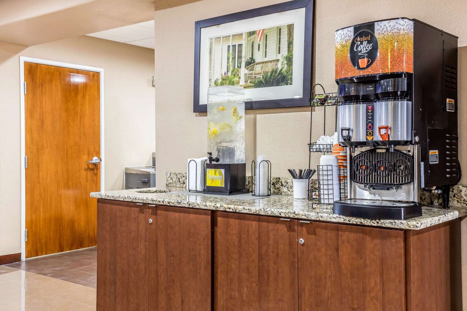 Comfort Inn And Suites Airport American Way 6/42
