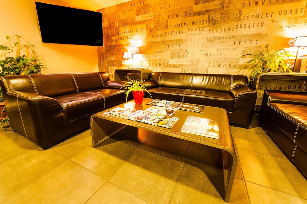 Hotel Les Domes - Perpignan Sud by Hosteletour 50/65