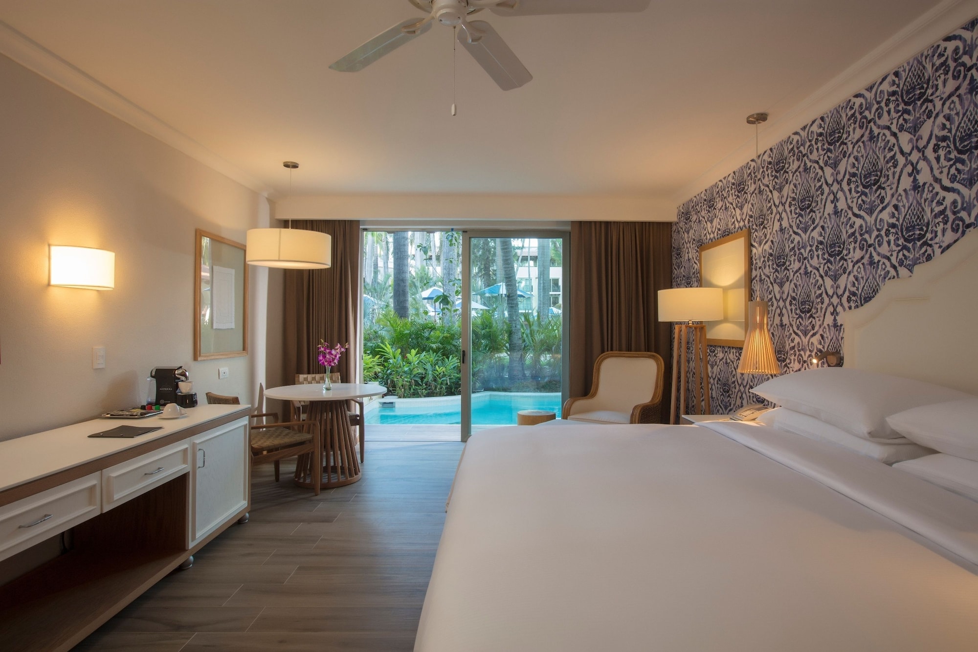 SWIM OUT, HACIENDA, JUNIOR SUITE