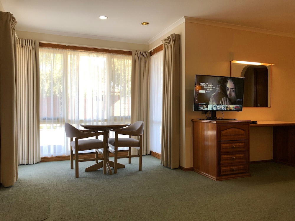 VICTORIANA MOTOR INN 28/42