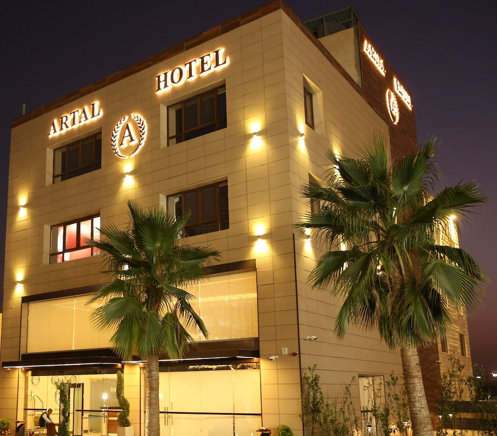 Gloria Hotel 1/20