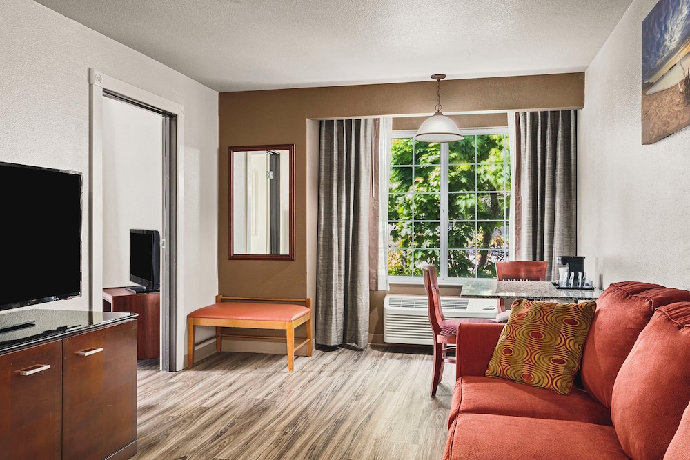 The Ashley Inn Suites 45/68