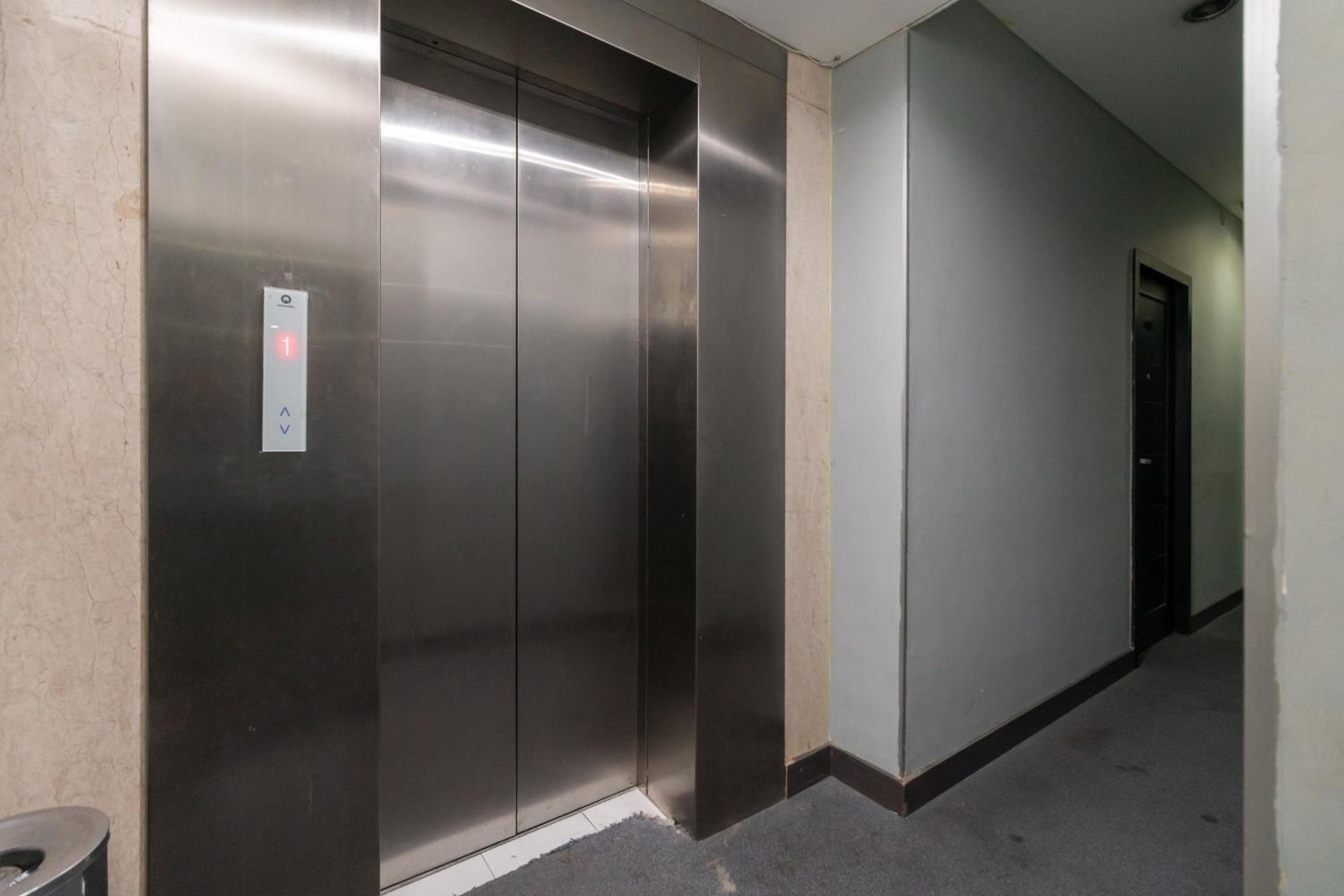 OYO 180 Hotel Mirah (Mirah Hotel) 30/55