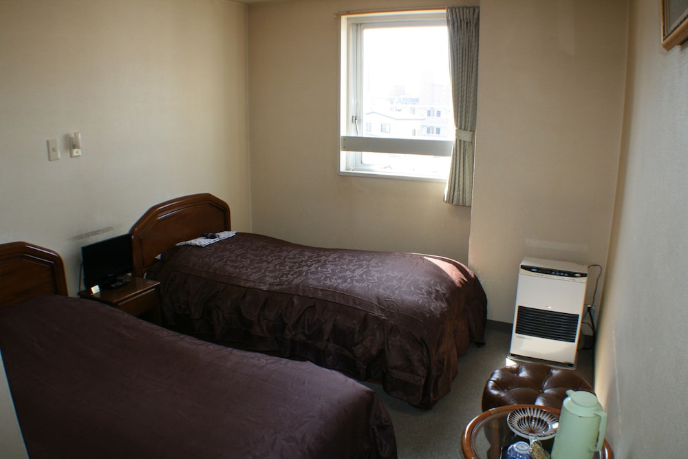 ROOM, TWIN BEDS, PRIVATE BATHROOM