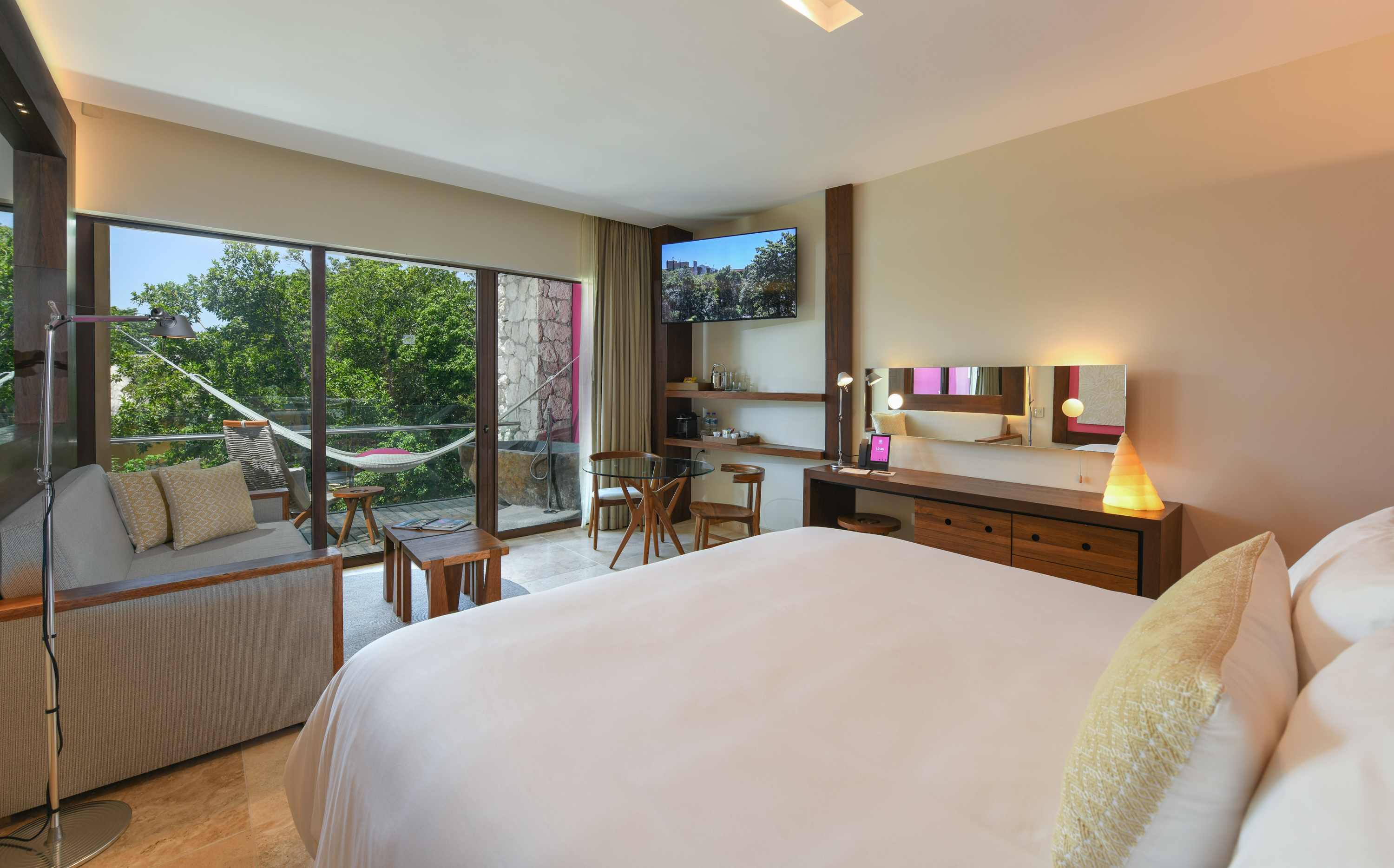 GARDEN, SPA, SUITE