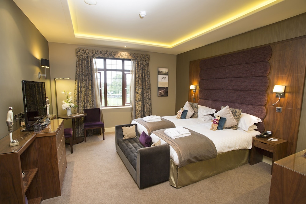 Fairmont Cheshire The Mere 8/49