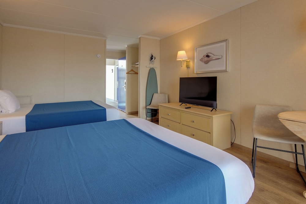 1 BEDROOM, 2 DOUBLE BEDS, SIDE POOL VIEW, TOWER ONE