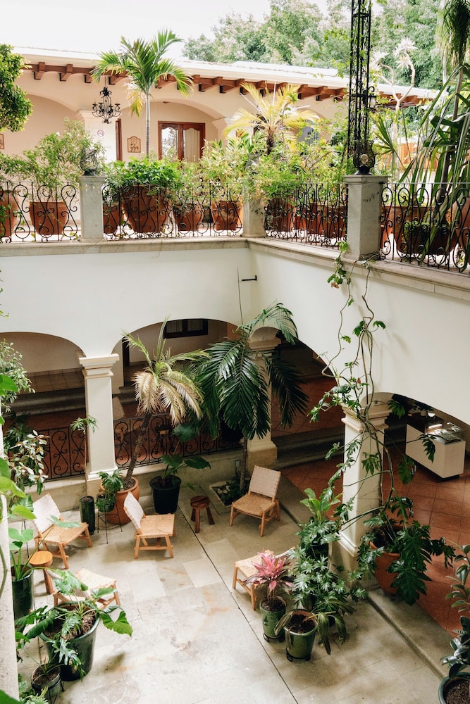 Los Pilares Hotel 4/63