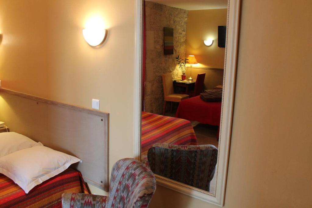 AUBERGE DE LA TOUR 11/26