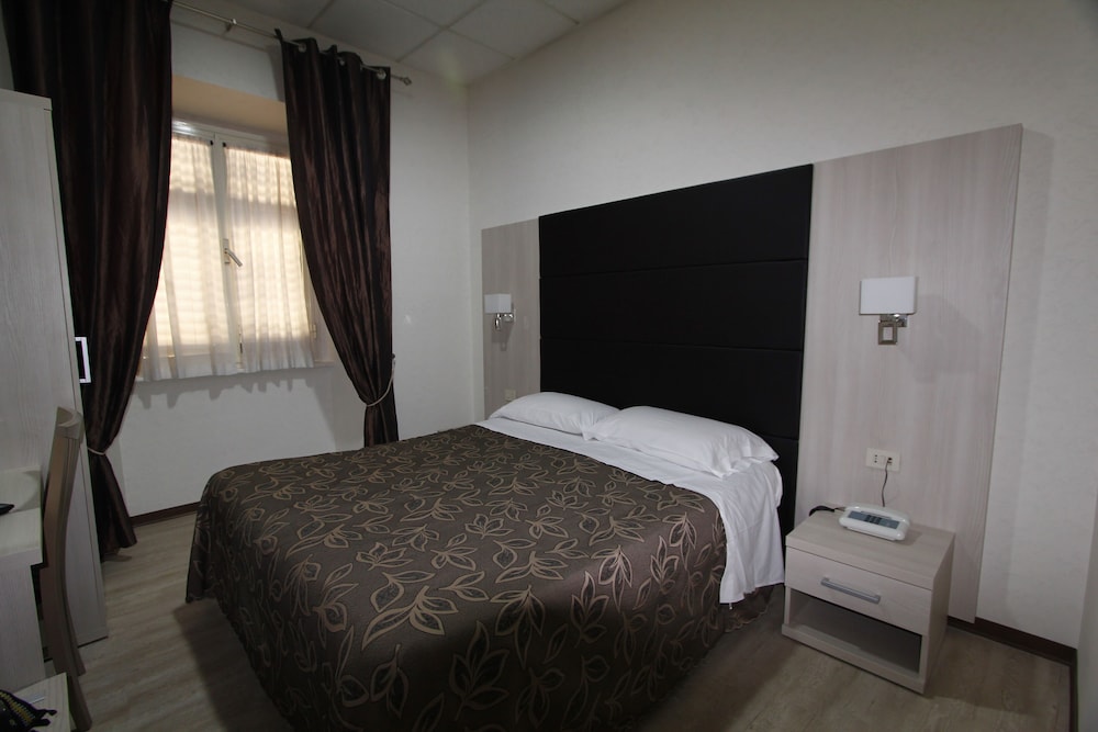 غرفة بسرير مزدوج، Concorde Hotel 2/4
