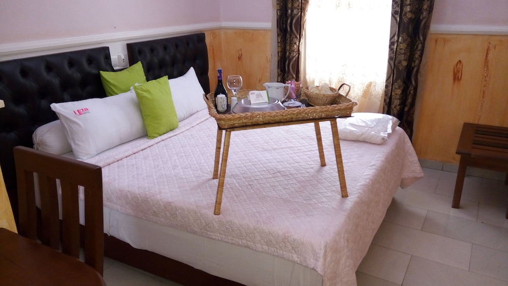Liza Hotel 13/43